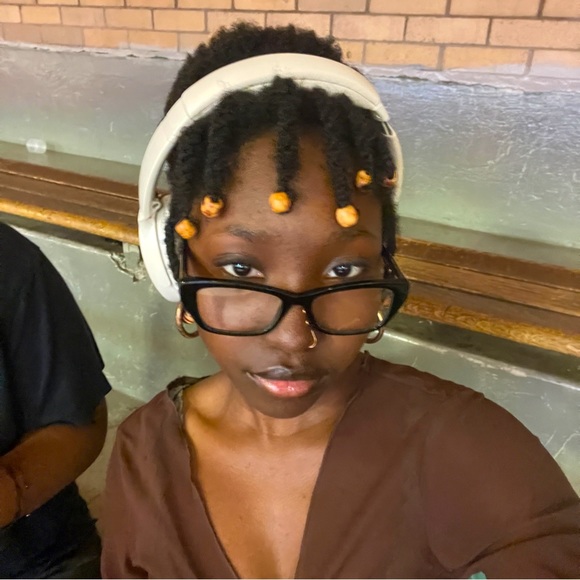 Meet your Posher, Promise 🪷 - Picture 1 of 5